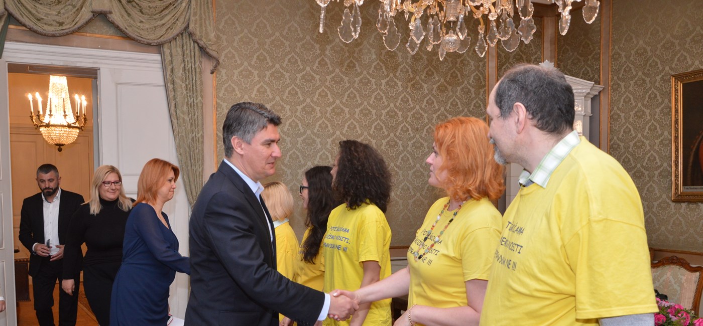 Predsjednik Vlade Milanović sastao se predstavnicima Gradanske inicijative „Pomozimo djeci s invaliditetom"